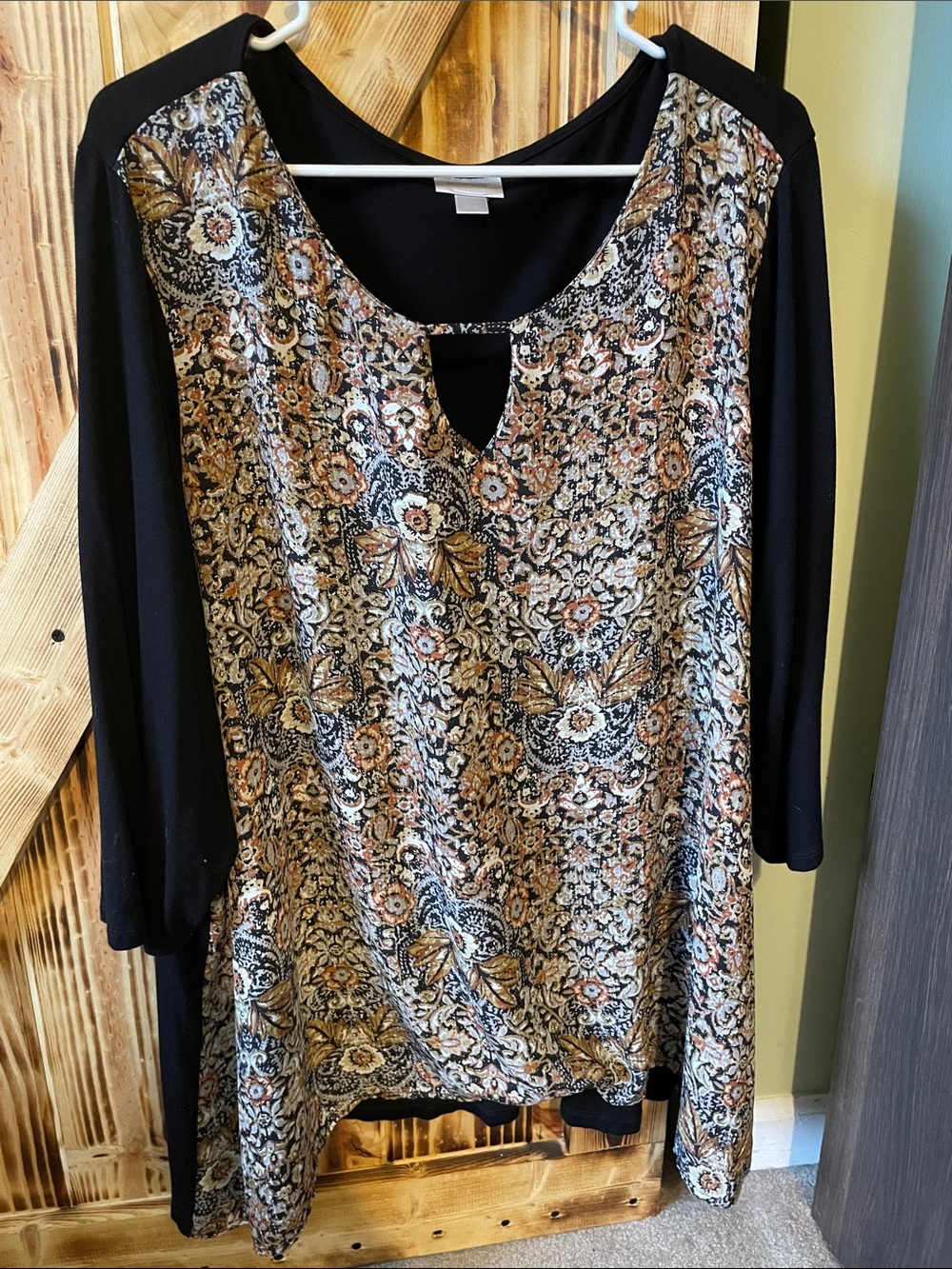 Avenue Black Floral-Print Scoop-Neck Tunic with Keyhole